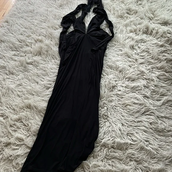 4/$19 NWT PrettyLittleThing black slinky extreme plunge maxi halter tie dress - Picture 6 of 8